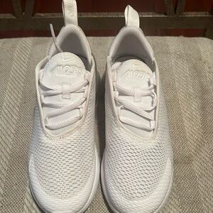 Girls Nike AirMax 270’s…only worn a few times!